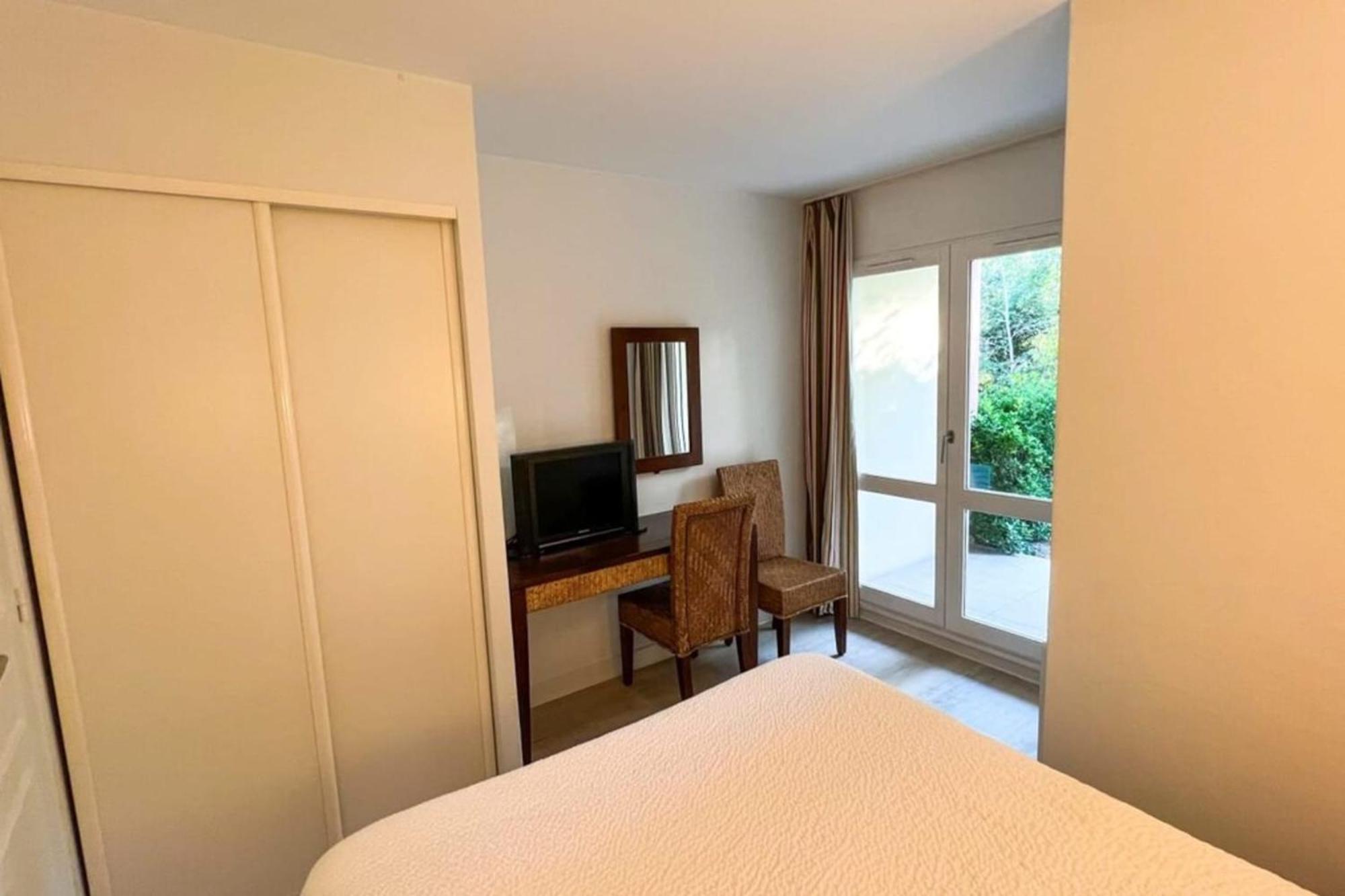 6-Person Apartment With Swimming Pool Tennis Court And Free Parking 25 Le Touquet Bagian luar foto